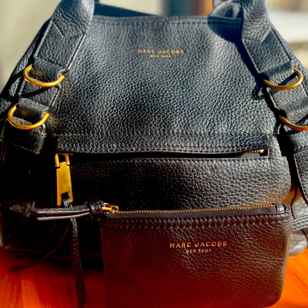Marc Jacobs Womens Pebble Leather Handbag with attached coin purse!